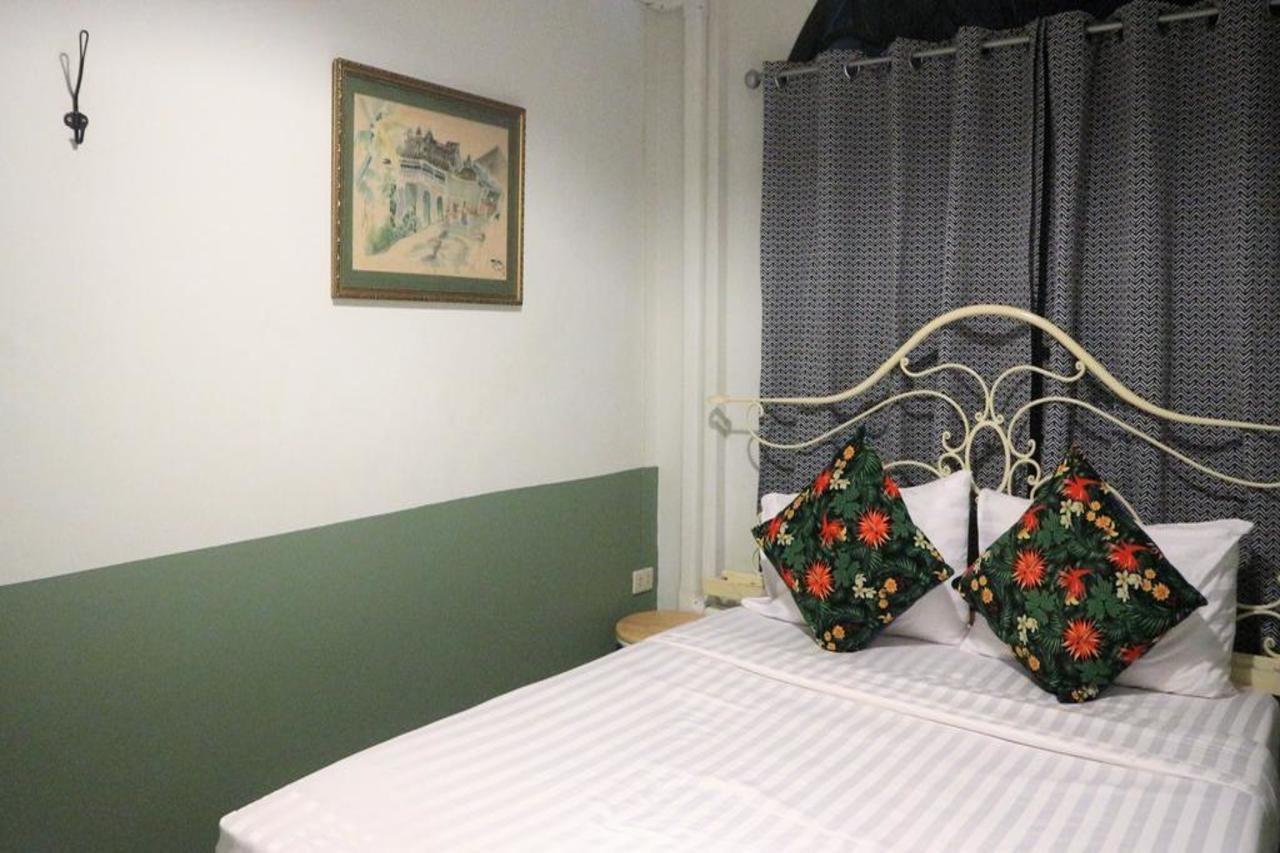 The Neighbors Hostel (Adults Only) Phuket Екстериор снимка