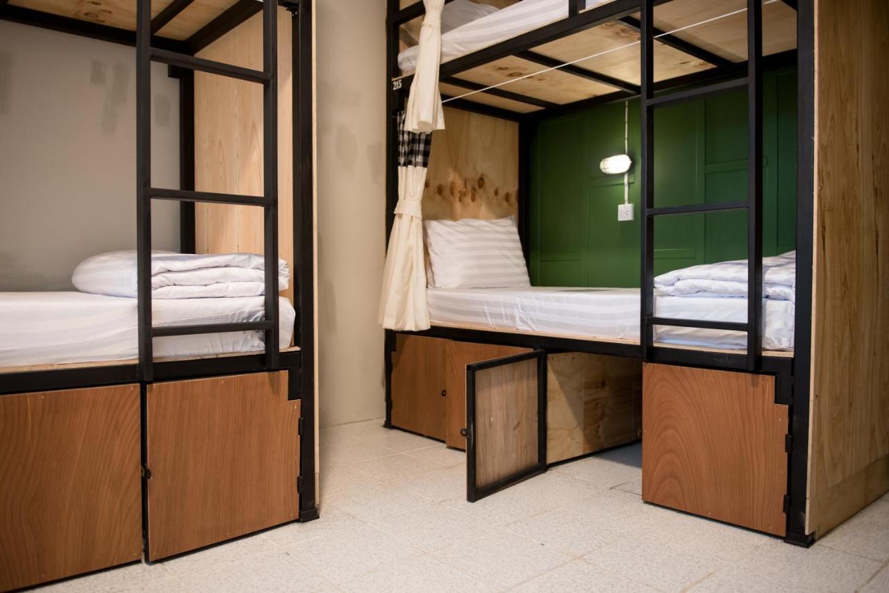 The Neighbors Hostel (Adults Only) Phuket Екстериор снимка