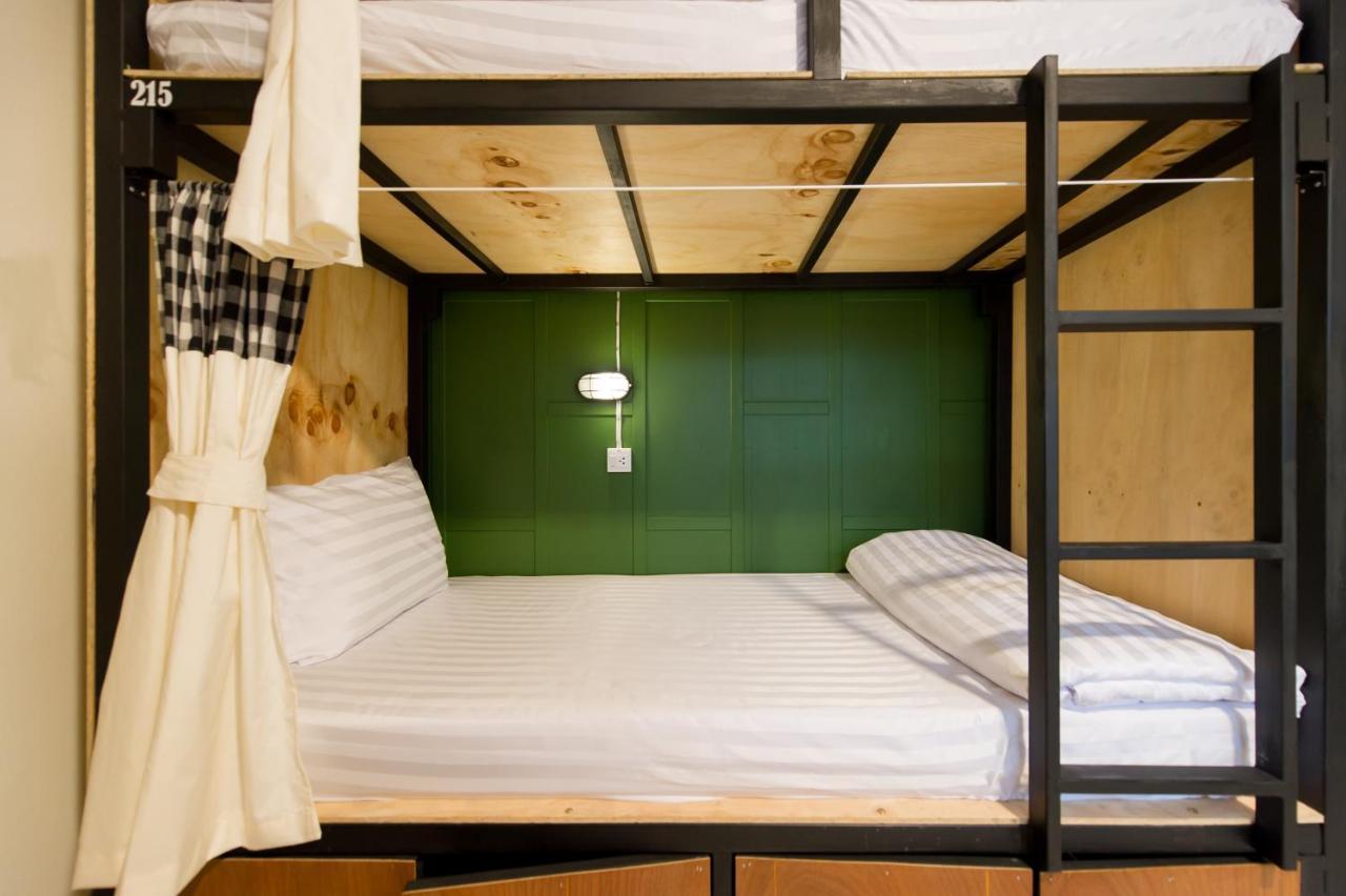 The Neighbors Hostel (Adults Only) Phuket Екстериор снимка