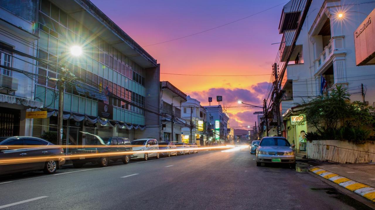 The Neighbors Hostel (Adults Only) Phuket Екстериор снимка